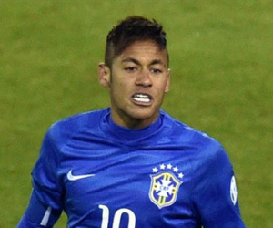 Neymar bị treo giò bốn trận do chửi trọng tài là "đồ con hoang"