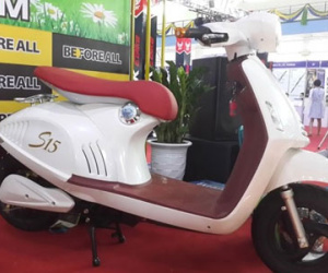 Xe Trung Quốc nhái Vespa 946 xuất hiện tại Việt Nam