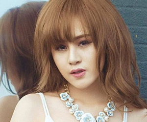 Bà Tưng lên tiếng việc cưỡng hôn 9 người đàn ông lạ trên đường