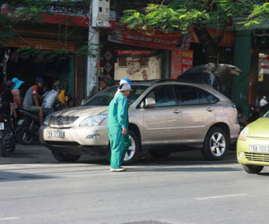 Nạn nhân bị tạt axit trên xe Lexus là "đại gia" ngành vận tải