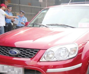 Taxi Uber bị tố "trấn lột", "quấy rối"