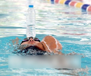 Thực hư chuyện Ánh Viên "để cốc nước trên trán bơi ngửa không đổ"