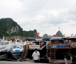 Bão áp sát Quảng Ninh, 500 du khách mắc kẹt