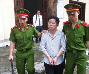 Buôn bán thuốc, dụng cụ kích dục, chồng người Trung Quốc và vợ vào tù