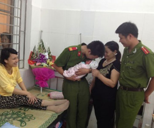 Chuyện cảnh sát hình sự... đỡ đẻ giữa đêm giông gió