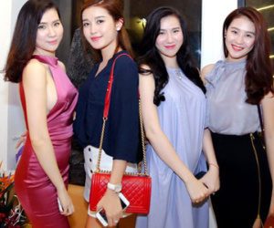 Huyền Thư hở gần hết ngực vì mặc váy sexy