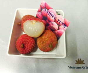 Vietnam Airlines phục vụ tráng miệng bằng trái vải