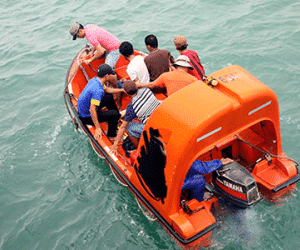 Giao 8 hải tặc tấn công tàu Malaysia cho Bộ Công an