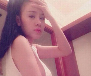 Hình ảnh Bà Tưng khủng hoảng trầm trọng sau khi bị ném đá vụ "cưỡng hôn"