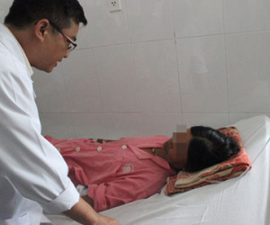 Thai phụ bị rắn lục đuôi đỏ cắn xuất huyết không đông