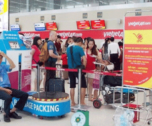Hành khách tát nữ nhân viên hàng không bị phạt 7,5 triệu đồng