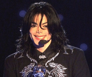 Michael Jackson vẫn kiếm 2 tỷ đô la sau 6 năm qua đời