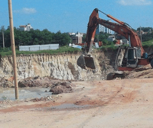 Chém người ngay trụ sở công an đang thi công