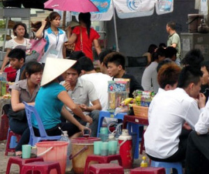 Trà đá vỉa hè: "Khách VIP" của tập đoàn kẹo cao su Mỹ, Hàn
