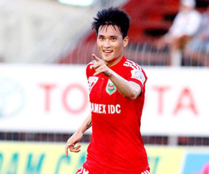 B.Bình Dương 4 - 1 HAGL: Công Vinh lập công, Bình Dương vô địch lượt đi