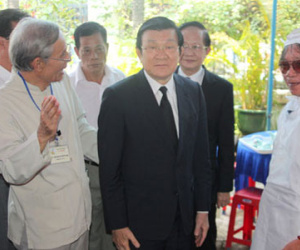 Chủ tịch nước Trương Tấn Sang viếng tang lễ Giáo sư Trần Văn Khê