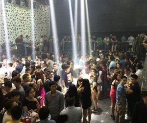 Đột kích quán bar lúc rạng sáng