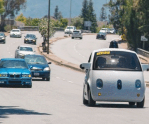 Xe tự lái Google chính thức lăn bánh trên phố