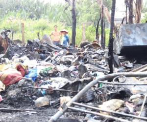 Căn nhà lá bốc hỏa giữa trưa, cụ ông 90 tuổi thoát nạn