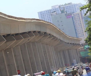 Đường sắt ở nước ngoài không có chuyện uốn lượn lên xuống!
