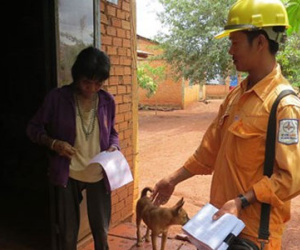 EVN HANOI sắp ngừng việc thu tiền điện tại nhà