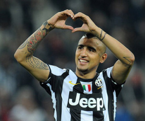 Hạ bệ M.U, Arsenal đạt thỏa thuận chiêu mộ "bom tấn" Vidal