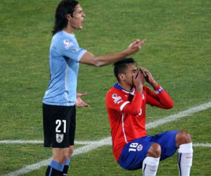 Jara CHÍNH THỨC bị treo giò 3 trận vì tội quấy rối Cavani