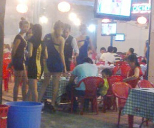 "Siêu quán nhậu" với "đặc sản chân dài" hút khách ở Sài Gòn