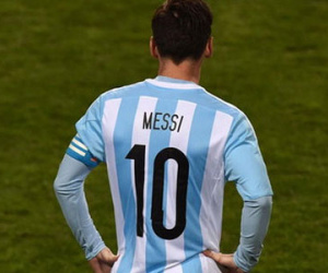 Thoát chết nhờ gọi tên... Messi