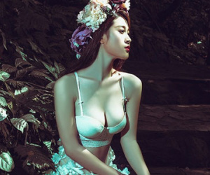 Vẻ đẹp nóng bỏng của đàn em "bà trùm" chân dài Hạ Vy