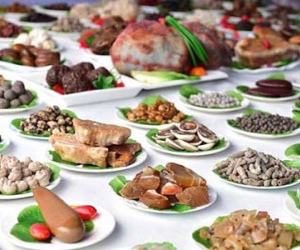 Bàn tiệc 108 món ăn làm từ đá quý