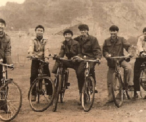 Nam sinh Trung Quốc qua đời, 7 người bạn chăm sóc mẹ 11 năm
