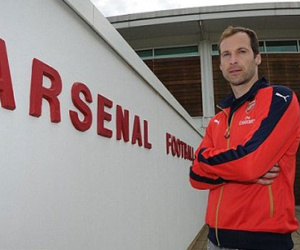Petr Cech bị doạ giết sau khi gia nhập Arsenal