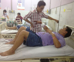 TPHCM: Côn đồ vác dao, mã tấu truy sát người trong đêm