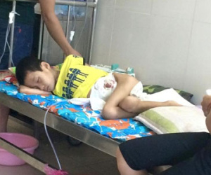 Anh trai nghịch súng bắn thủng hậu môn em trai