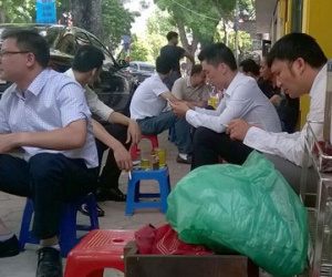 Hà Nội nắng như đổ lửa, dịch vụ ăn theo “hốt bạc”