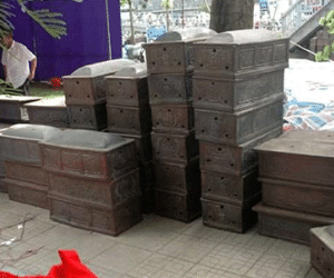 Đào đường thoát nước, phát hiện gần 200 bộ hài cốt