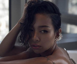 Fan bất ngờ vì Thảo Trang khoe ảnh nude trên trang cá nhân