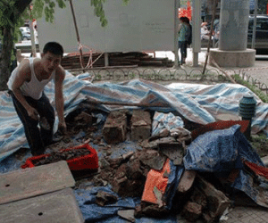 200 hài cốt trước ĐH Công Đoàn: "Không ngờ lời cảnh báo là sự thật"