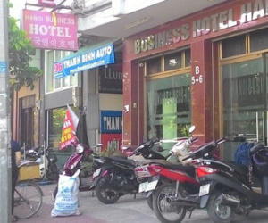 Nắng nóng kỷ lục: Dân Thủ đô than khóc, chủ khách sạn “mừng rơn”