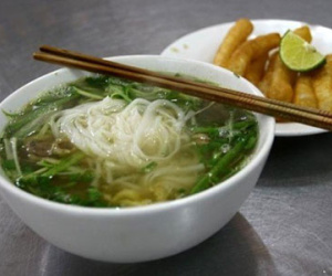 800.000 đồng 2 bát phở, phó giám đốc quên số đường dây nóng