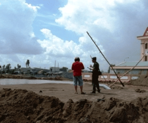 Bé gái 8 tuổi chết đuối tại hố công trình không rào chắn