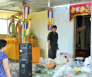 Dùng xăng thiêu sống hàng xóm vì bị cấm hát trong đám cưới