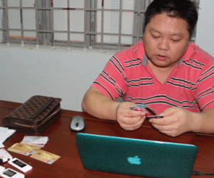 Bắt một người Mỹ lừa hơn 1,5 tỷ bằng thẻ tín dụng giả