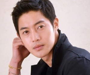 Kim Hyun Joong kiện bạn gái đòi 1 triệu USD