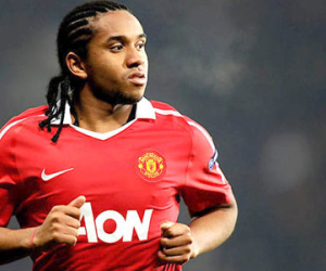 Man United: Mua đắt, bán rẻ