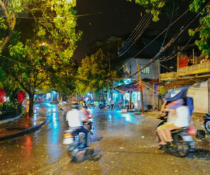 Mưa dông lúc đêm muộn giúp Hà Nội xua tan hẳn không khí nóng nực "phát điên"