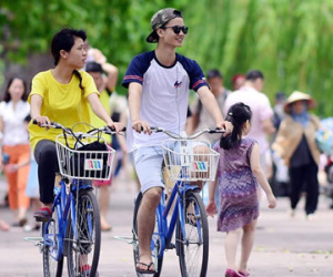 Người dân nô nức đi hóng mát sau chuỗi ngày nóng nực