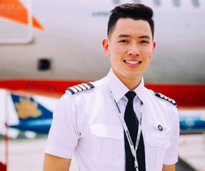 Cận cảnh 1 ngày làm việc của “cơ trưởng đẹp trai và trẻ nhất Việt Nam”