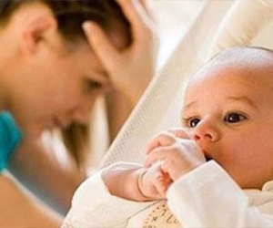 Chê sữa mẹ ít chất, bà nội khăng khăng bắt cháu uống sữa ngoài